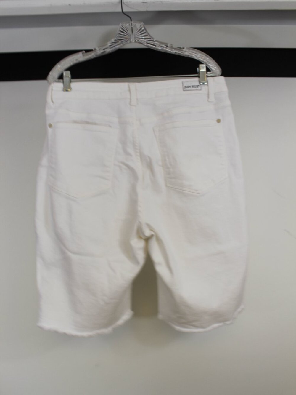 Judy Blue White Denim Bermuda Shorts 1X Raw Hem - Picture 3 of 9